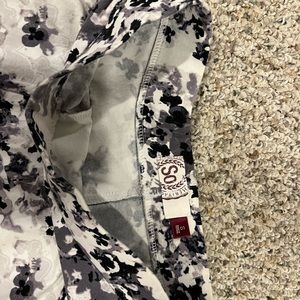 Black and white floral print skirt